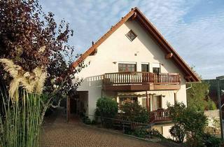 Haus kaufen in 78112 Sankt Georgen im Schwarzwald, Anspruchsvolles Zweifamilienhaus in ruhiger und zentrumsnaher Lage mit 2 Garagen
