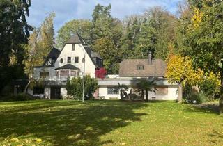 Haus kaufen in 53773 Hennef (Sieg), Großes Anwesen mit Büro/Praxisanbau aus 1986 mit parkähnlichem Garten in Hennef-Bröl