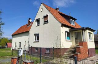 Haus kaufen in 38524 Sassenburg, Großes Wohnhaus mit Keller und Nebengebäuden in Randlage