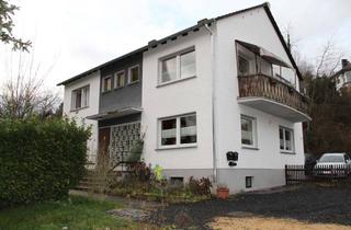 Anlageobjekt in Im Rosental 10, 53773 Hennef (Sieg), Freistehendes Zweifamilienhaus mit Garten und 4 Stellplätzen in ruhiger Lage von Hennef-Lanzenbach
