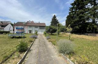 Haus kaufen in 76327 Pfinztal, Ein-Zweifamilienhaus mit großem Grundstück in ruhiger Lage in Pfinztal-Berghausen