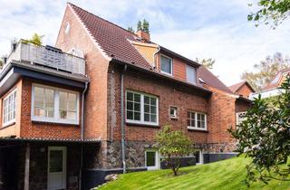 Haus kaufen in 24340 Eckernförde, Im Auftrag: In Zweiter Reihe zur Ostsee – Stets modernisiertes Dreifamilienhaus in Eckernförde