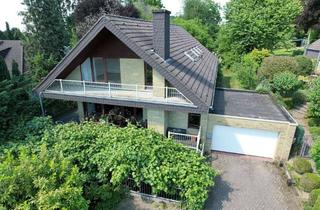 Haus kaufen in 51519 Odenthal, Exklusives Dreifamilienhaus mit Schwimmbad und Doppelgarage in Odenthal-Glöbusch