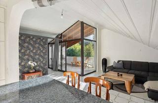 Wohnung kaufen in 82178 Puchheim, Provisionsfrei – Lichtdurchflutete Dachgeschosswohnung mit kluger Raumaufteilung und Sauna