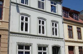 Anlageobjekt in 23966 Altstadt, TOP - attraktives Mehrfamilienhaus mit Werkstattgebäude in Hafennähe
