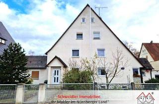 Doppelhaushälfte kaufen in 91207 Lauf, Doppelhaushälfte mit Stadtgarten, 2 Garagen und Nebengebäuden, zentral gelegen in Lauf