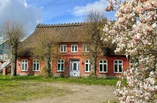 Haus kaufen in 24873 Havetoft, Reetgedeckter Hof -7,6 ha- Pferdestall- Reithalle, schöne Lage