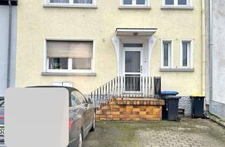 Haus kaufen in 66740 Saarlouis, Zweifamilienwohnhaus in ruhiger Lage von Saarlouis /Fraulautern