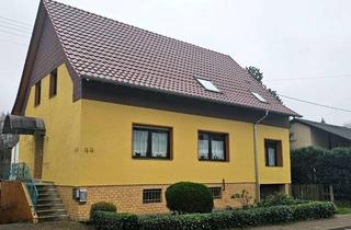 Haus kaufen in 66809 Nalbach, Zweifamilienhaus mit großem Grundstück in Nalbach (Sackgasse)