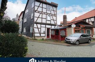 Haus kaufen in 36304 Alsfeld, Wohnen im Altstadtherzen von Alsfeld: EFH mit eigenem Parkplatz und Innenhof