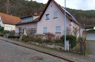 Haus kaufen in Lachbergstraße 21, 66994 Dahn, Großes Wohnhaus mit PV-Anlage, Solarthermie und vielen Möglichkeiten