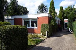 Haus kaufen in 25709 Marne, Großer gepflegter ebenerdiger Flachdach-Bungalow in Stadtrandlage in Marne / Nordsee