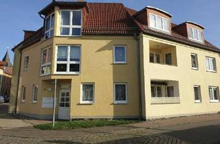 Wohnung kaufen in 17153 Stavenhagen, Eigennutzung oder Kapitalanlage? – Sie entscheiden! Geräumige Dreiraumwohnung in der Innenstadt!