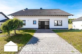 Haus kaufen in 54597 Burbach, Burbach - Freistehendes Wohnhaus mit zwei separaten Wohneinheiten!