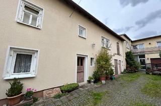 Haus kaufen in 61381 Friedrichsdorf, Friedrichsdorf - Zwei Wohnhäuser: eine Herausforderung