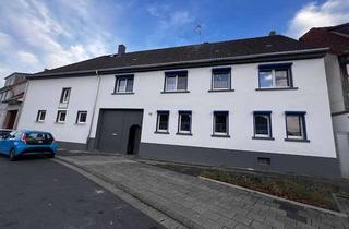 Haus kaufen in 64850 Schaafheim, Objekt mit zwei Wohnungen | Innenhof | Heizen mit Öl + Holz | EBK in beiden Wohneinheiten | gewerbli