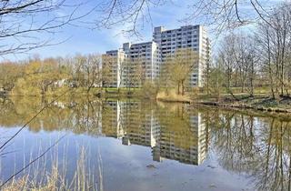 Wohnung kaufen in 23858 Reinfeld, Reinfeld - gut geschnittene, vermietete 3-Zimmer-Wohnung mit Blick auf den Neuhöfer Teich in Zentrum