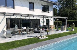 Einfamilienhaus kaufen in 83075 Bad Feilnbach, Modernes Einfamilienhaus mit Pool in sonnigster Lage und Bergblick auf den Wendelstein.