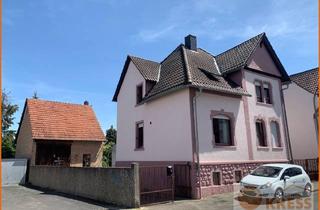 Haus kaufen in 63179 Obertshausen, Obertshausen - Attraktives Stadthaus mit Scheune und großem Grundstück in bester Lage von Obertshausen