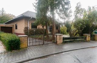 Haus kaufen in 55286 Wörrstadt, Wörrstadt - +++ Bungalow mit Einliegerwohnung im Dachgeschoss auf riesigem Grundstück in Feldrandlage +++