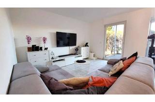 Wohnung kaufen in 41516 Grevenbroich, Vermietete Erdgeschosswohnung mit Garten und Terrasse, Gäste-WC, Carport im 3 FH