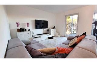 Wohnung kaufen in 41516 Grevenbroich, Grevenbroich - Vermietete Erdgeschosswohnung mit Garten und Terrasse, Gäste-WC, Carport im 3 FH