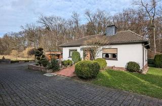 Haus kaufen in 59755 Arnsberg, Exklusive Waldrandlage in Neheim- Bungalow auf großem Grundstück