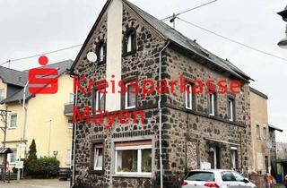 Haus kaufen in 56645 Nickenich, Ideal als Kapitalanlage: 3-Familienhaus in zentraler Wohnlage von Nickenich