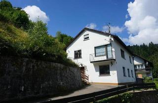 Haus kaufen in 72275 Alpirsbach, Alpirsbach - Zweifamilienhaus mit großem Grundstück in Alpirsbach...