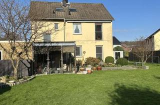 Haus kaufen in 33829 Borgholzhausen, Freistehendes 2-Generationenhaus mit gr. Garten als Spieleparadies f. Kids + Nutzfl. v. 37 m² im DG