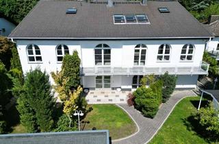 Villa kaufen in 61479 Glashütten, Prestigeträchtige Villa mit drei Wohnungen in exponierter Hanglage von Schloßborn