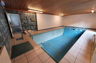 Haus kaufen in 53842 Troisdorf, Charmantes Ensemble: 4 Einfamilienhäuser mit Schwimmbad auf einem großen Grundstück