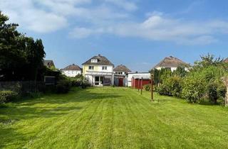 Doppelhaushälfte kaufen in 27474 Cuxhaven, Zwei Wohneinheiten: Doppelhaushälfte und Bungalow mit großem Garten