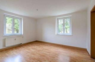 Wohnung kaufen in Oberwürschnitzer Straße 34, 09376 Oelsnitz, Gut vermietbare 3-Raum-Wohnung im Grünen - STABILE MIETERTRÄGE