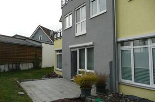 Wohnung kaufen in Uhlandstr. 27/1, 75449 Wurmberg, 3,5 Zi.-ETW mit ca. 121 Wfl., 2 Bäder, Südwestterrasse, 175 m² Gartenanteil u. KfZ - Stellplatz.
