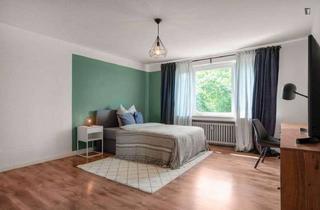 WG-Zimmer mieten in 40239 Oberbilk, Bright and spacious double bedroom with TV