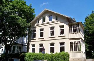 Wohnung kaufen in 25524 Itzehoe, Individuelle 3 Zi -DG-Wohnung + Wohnküche, neu renoviert , Dachterrasse, Balkon, schöne Lage,