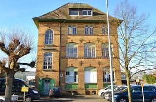 Haus kaufen in 53773 Hennef, Hennef-Zentrum, darf es etwas Besonderes sein? Denkmalgeschützte Schule von 1893 mit Gew