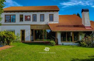 Villa kaufen in 82064 Straßlach-Dingharting, Vielseitige Villa mit Pool und unverbaubarem Weitblick in Toplage - Open House am 16.03.2024