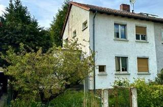 Haus kaufen in 60529 Schwanheim, Doppelhaus-Hälfte mit Potential für zupackende Sanierer auf Erbpacht Grundstück in FFM!