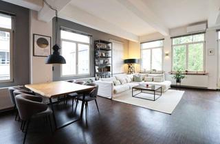 Loft kaufen in 70188 Ost, Geschmackvolle & geräumige Loft-Wohnung mit drei Zimmern sowie Balkon und EBK in Stuttgart