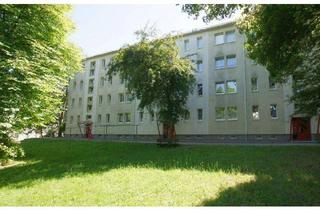 Wohnung mieten in Jößnitzer Str. 23, 08525 Bahnhofsvorstadt, Hereinspaziert - 2Raumwohnung mit Balkon zu vermieten!