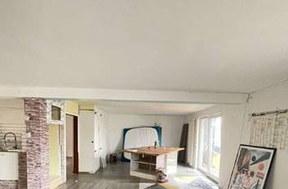 Wohnung kaufen in 71088 Holzgerlingen, Charmante 2-3 Zimmer-Wohnung mit Gestaltungsfreiheit: Einladendes Projekt für Investoren!