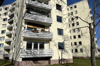 Wohnung kaufen in Dürerstraße 14, 38300 Wolfenbüttel, Sanierungsprojekt mit Potenzial: 3-Zimmer-Wohnung mit Balkon