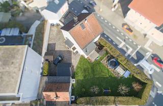 Haus kaufen in Eschborner Straße 29, 61449 Steinbach (Taunus), ++ Rarität: Modernisiertes Wohnhaus + Nebengebäude + 2 Garagen ++