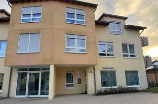 Wohnung kaufen in Öhringer Straße 30, 71543 Wüstenrot, Stilvolle Dachgeschosswohnung mit drei Zimmern sowie Balkon und Einbauküche in Wüstenrot-Neuhütten