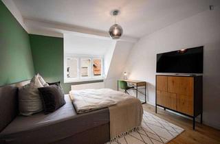 WG-Zimmer mieten in 70327 Fellbach, Appealing double bedroom in a 4-bedroom apartment in Untertürkheim