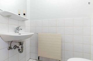WG-Zimmer mieten in 40227 Oberbilk, Neat double bedroom close to Dusseldorf central station