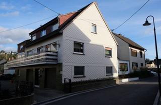 Haus kaufen in 56179 Niederwerth, Haus mit zwei Wohneinheiten, 6 Garagenstellplätzen und kleinem Garten auf der Rheininsel Niederwerth