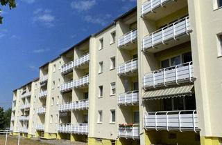 Wohnung kaufen in 01587 Riesa, Eigentumswohnung mit Balkon & tollem Ausblick, in solider Wohnanlage von Riesa!